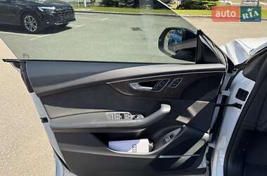 Внедорожник / Кроссовер Audi Q8 2020 в 