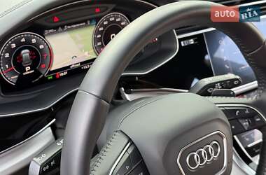 Внедорожник / Кроссовер Audi Q8 2018 в 