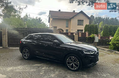 Внедорожник / Кроссовер Audi Q8 2021 в 