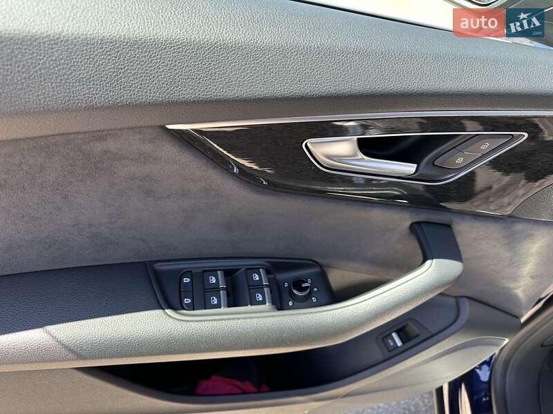 Позашляховик / Кросовер Audi Q8 2018 в Києві