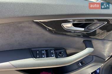 Позашляховик / Кросовер Audi Q8 2018 в 