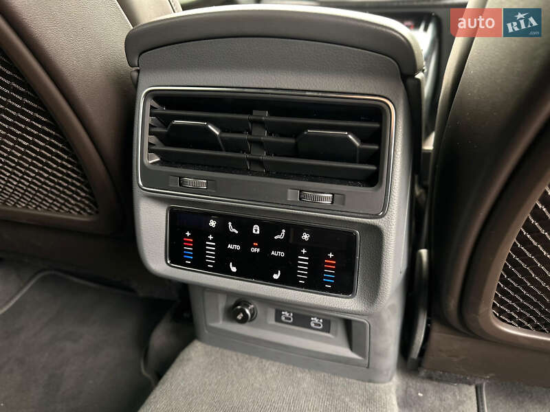 Позашляховик / Кросовер Audi Q8 2021 в Києві