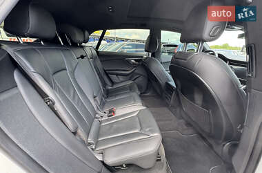 Позашляховик / Кросовер Audi Q8 2018 в 