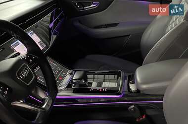 Внедорожник / Кроссовер Audi Q8 2018 в 