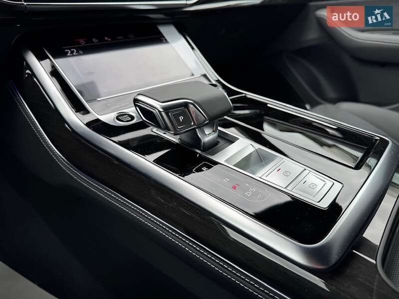 Внедорожник / Кроссовер Audi Q8 2024 в Киеве