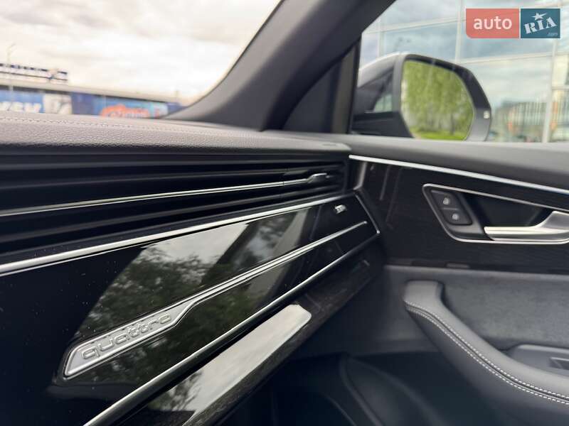 Внедорожник / Кроссовер Audi Q8 2024 в Киеве
