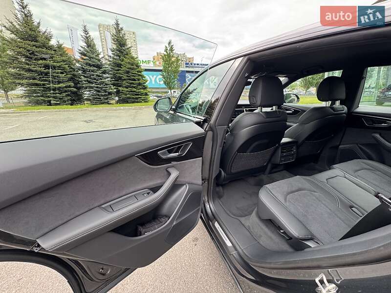 Внедорожник / Кроссовер Audi Q8 2024 в Киеве