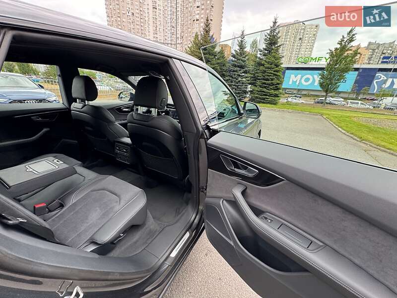 Внедорожник / Кроссовер Audi Q8 2024 в Киеве