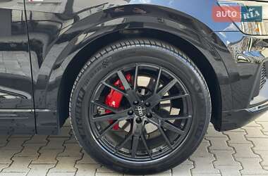Позашляховик / Кросовер Audi Q8 2021 в 