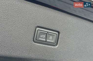 Позашляховик / Кросовер Audi Q8 2021 в 