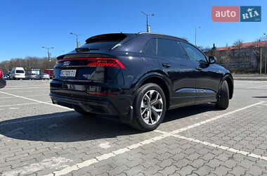 Позашляховик / Кросовер Audi Q8 2021 в 
