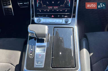 Позашляховик / Кросовер Audi Q8 2021 в 