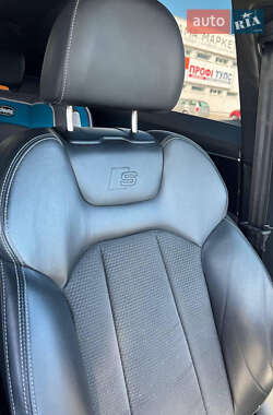 Позашляховик / Кросовер Audi Q8 2021 в 
