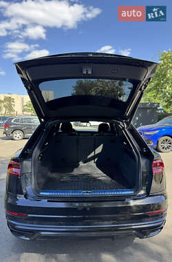 Внедорожник / Кроссовер Audi Q8 2019 в 