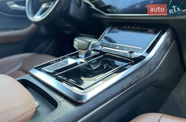 Позашляховик / Кросовер Audi Q8 2019 в 