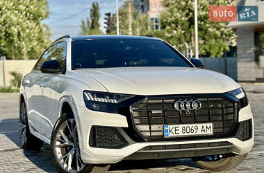 Позашляховик / Кросовер Audi Q8 2020 в 