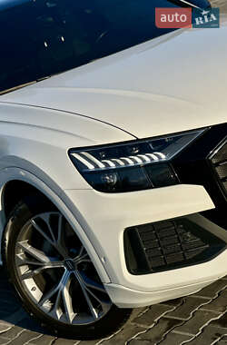 Позашляховик / Кросовер Audi Q8 2020 в 