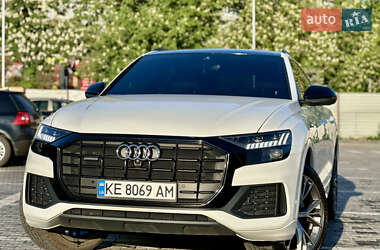 Позашляховик / Кросовер Audi Q8 2020 в 