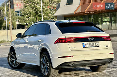 Позашляховик / Кросовер Audi Q8 2020 в 