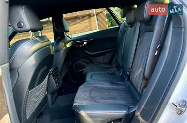Позашляховик / Кросовер Audi Q8 2020 в 