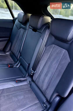 Позашляховик / Кросовер Audi Q8 2020 в 