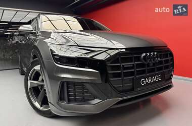 Внедорожник / Кроссовер Audi Q8 2021 в 