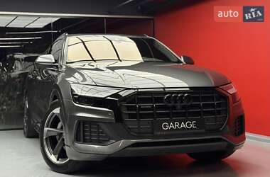 Внедорожник / Кроссовер Audi Q8 2021 в 