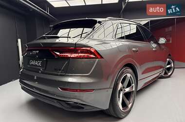 Внедорожник / Кроссовер Audi Q8 2021 в 