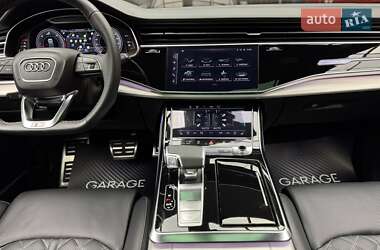 Внедорожник / Кроссовер Audi Q8 2021 в 