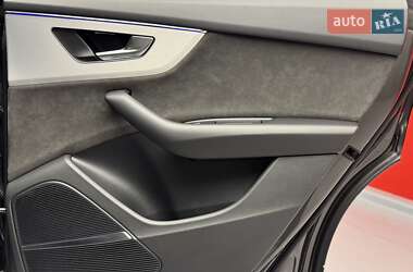 Внедорожник / Кроссовер Audi Q8 2021 в 