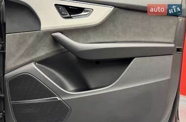 Внедорожник / Кроссовер Audi Q8 2021 в 