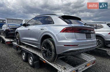 Позашляховик / Кросовер Audi Q8 2020 в 