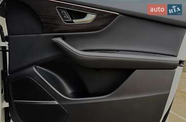 Внедорожник / Кроссовер Audi Q8 2022 в 
