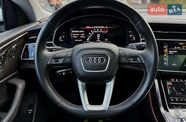 Внедорожник / Кроссовер Audi Q8 2022 в 