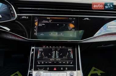 Внедорожник / Кроссовер Audi Q8 2022 в 