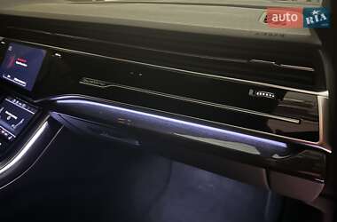 Внедорожник / Кроссовер Audi Q8 2020 в 