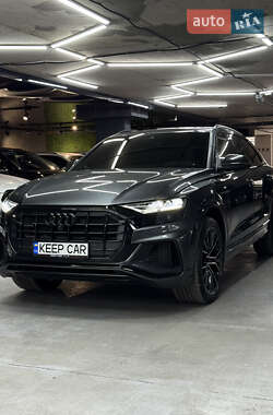 Внедорожник / Кроссовер Audi Q8 2021 в 