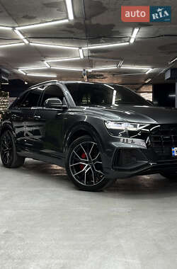 Внедорожник / Кроссовер Audi Q8 2021 в 