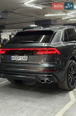 Внедорожник / Кроссовер Audi Q8 2021 в 