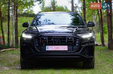 Позашляховик / Кросовер Audi Q8 2022 в 