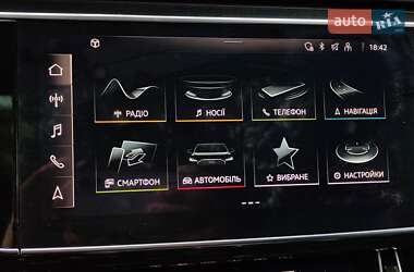 Позашляховик / Кросовер Audi Q8 2022 в 