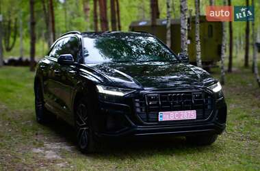 Позашляховик / Кросовер Audi Q8 2022 в 