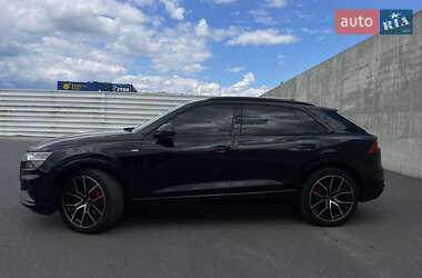 Внедорожник / Кроссовер Audi Q8 2022 в 