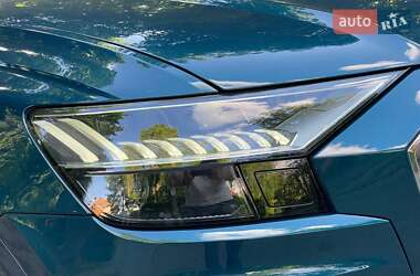 Внедорожник / Кроссовер Audi Q8 2021 в 
