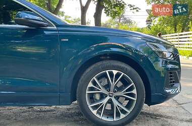 Внедорожник / Кроссовер Audi Q8 2021 в 