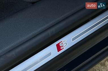 Внедорожник / Кроссовер Audi Q8 2021 в 