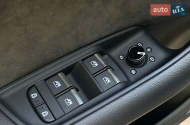 Внедорожник / Кроссовер Audi Q8 2021 в 