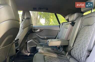 Внедорожник / Кроссовер Audi Q8 2021 в 