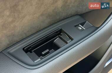 Внедорожник / Кроссовер Audi Q8 2021 в 