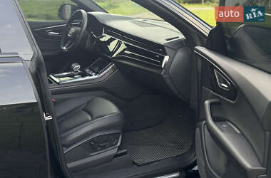 Внедорожник / Кроссовер Audi Q8 2023 в 
